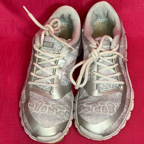 NIKE RUNNING SHOES GRAY SNAKE PRINT SIZE 7.5 - Picture 11 of 12